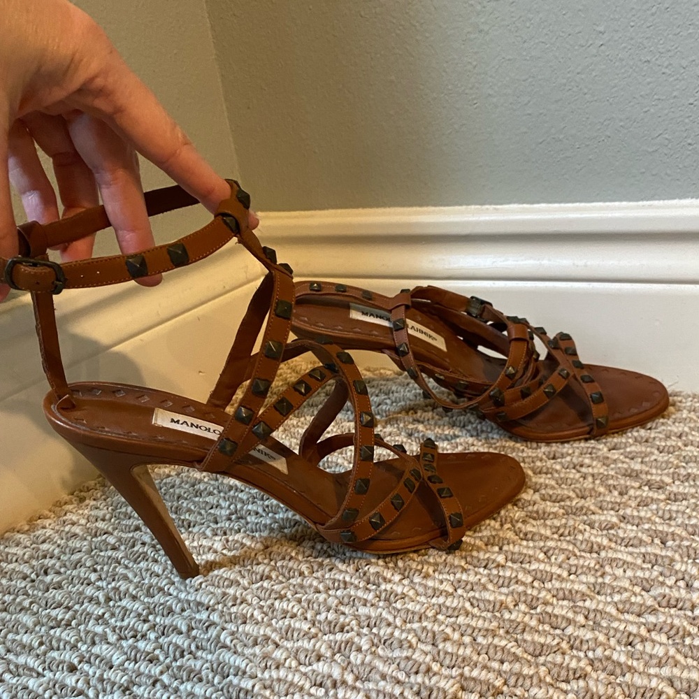 Manolo Blahnik Brown Leather Gladiator Sandals Studded Accents size 40.5